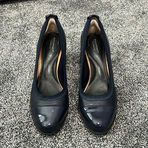 Navy blue Rockport total motion luxe heels.